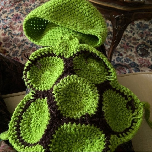 Bundle up baby in handmade turtle costume of knit hat attached to tortoise shell - Picture 2 of 8